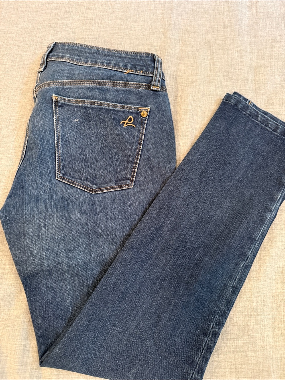 DL1961 Women's Dark Blue Straight-Leg Jeans with Gold Pocket Accent